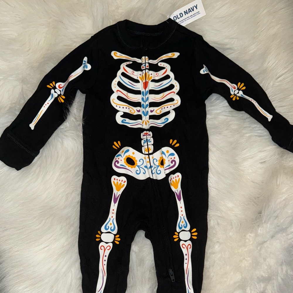 Brand new unisex zip up Halloween Skeleton infant sleeper
